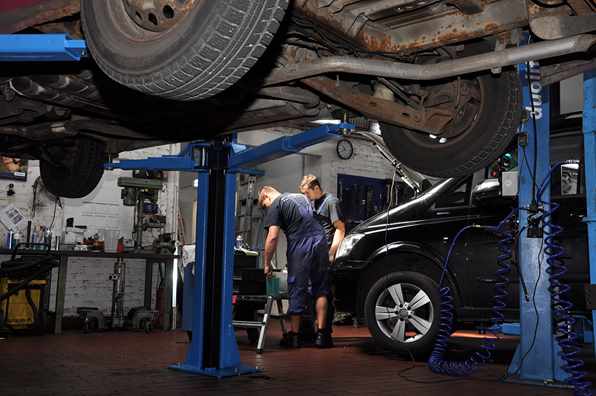 Neues Automatikölwechselsystem nach Tim Eckart für Mercedes